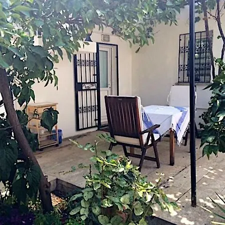Private With Garden In The Center! *